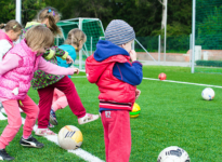 Peuters Kinderen voetballen algemeen