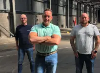 Bruce Ilmer Dennis Mulder en Bas van der Veer gemeente Utrecht in een lege loods