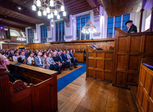 Nieuwe Ien Dales leerstoel versterkt onderzoek naar publiek leiderschap in digitale tijden