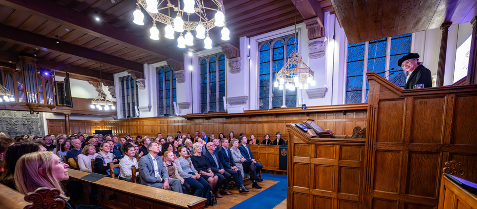 Nieuwe Ien Dales leerstoel versterkt onderzoek naar publiek leiderschap in digitale tijden