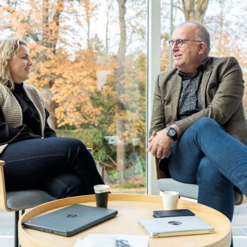 Gemeentesecretaris nick scheltens en beleidsadviseur p o nadine van der werf bij de gemeente geldrop 05 1000