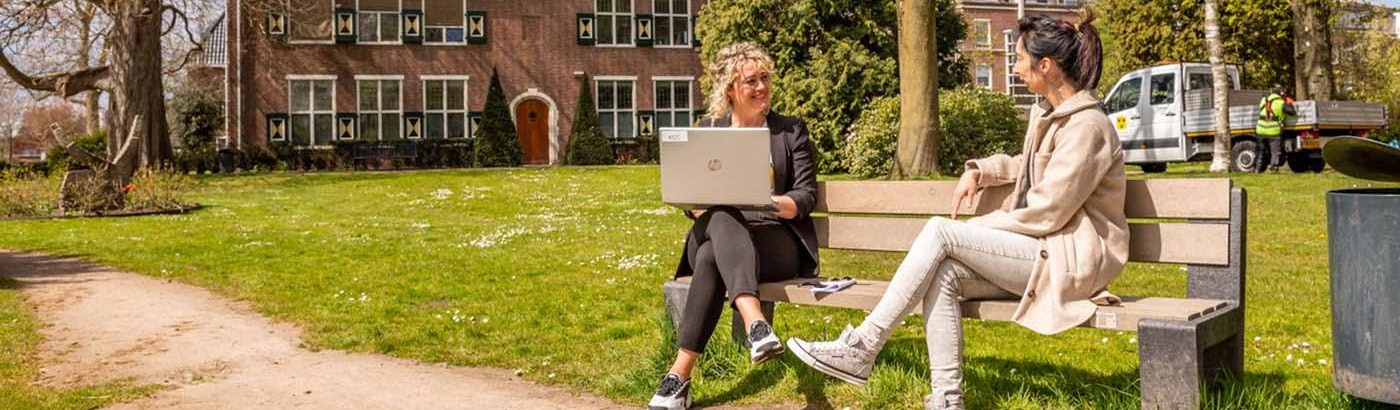 Woudenberg dames bank aan het werk