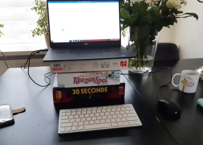 AO Thuiswerken Dozen onder laptop - vitaliteit
