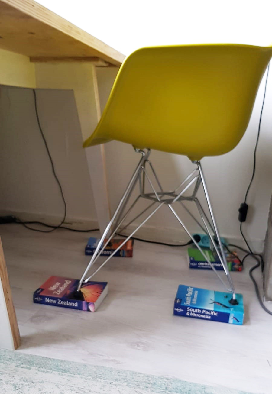 AO Thuiswerken Boeken onder stoel - vitaliteit